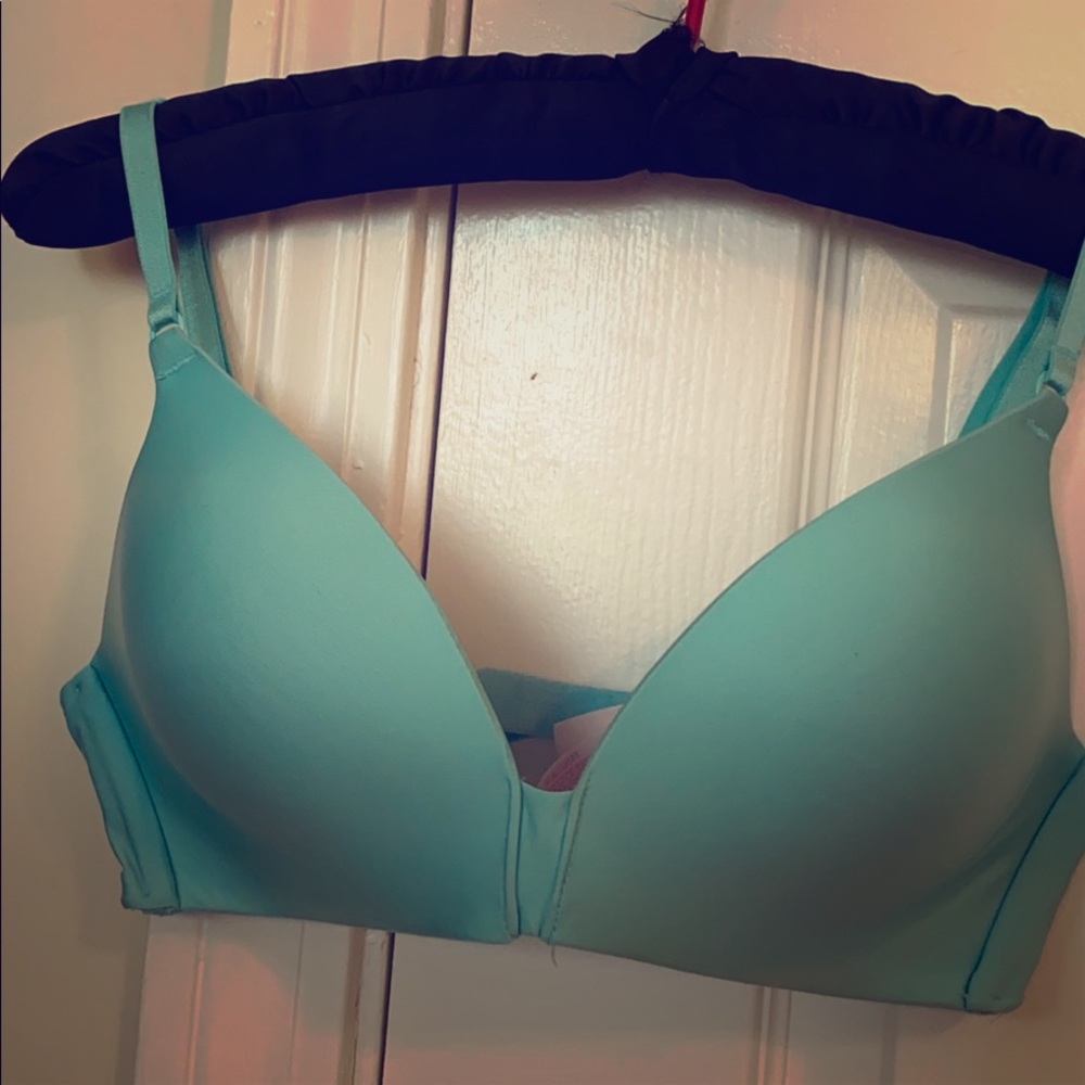 Victoria’s Secret No-Wire Bra 34C